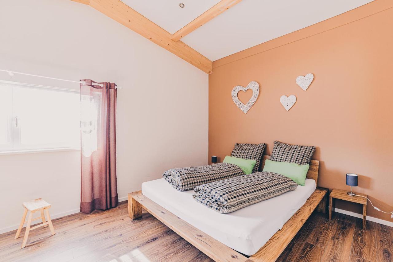 Grosse Ferienwohnung Mit Balkon Und Perfekter Lage Eggenthal Buitenkant foto